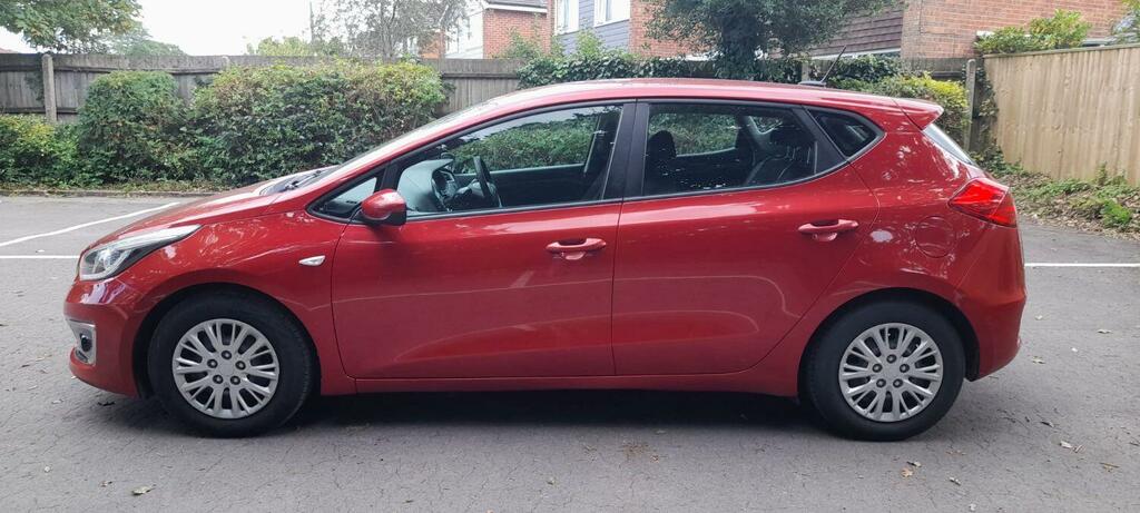 Kia Ceed Hatchback 1.6 Crdi 1 2018 MK18FLD Red #2