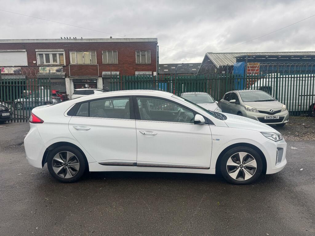 Hyundai Ioniq 28Kwh Premium Se White