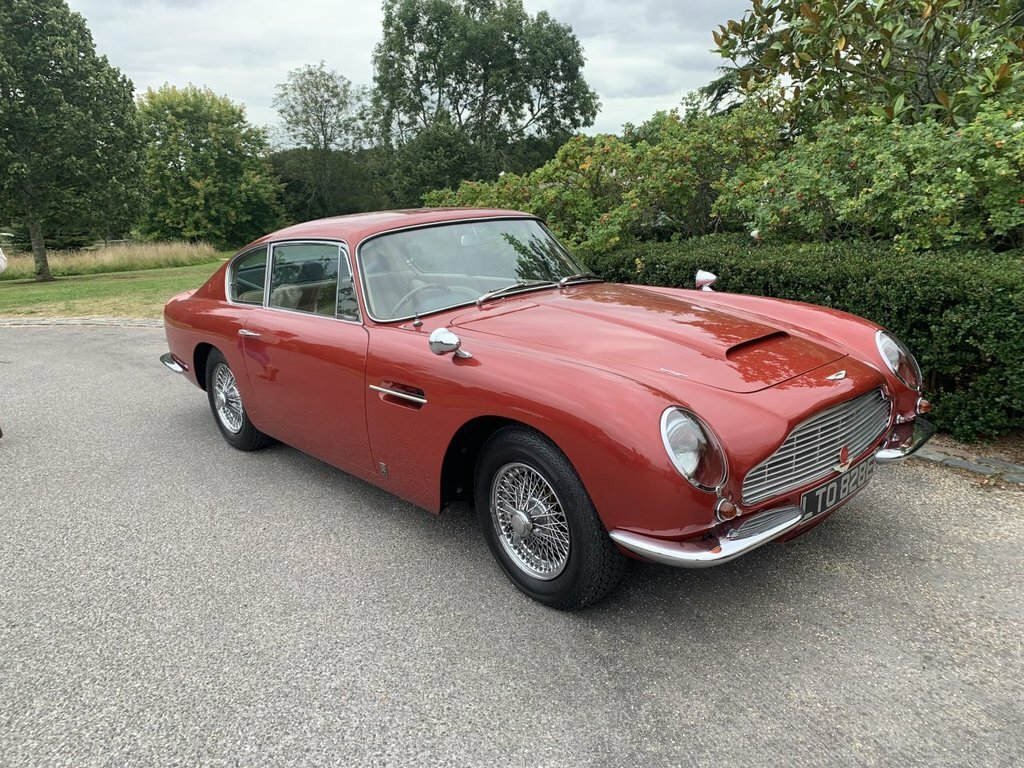 Aston Martin DB6 4L Vantage Red