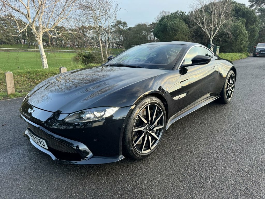 Aston Martin Vantage 4L Null Black