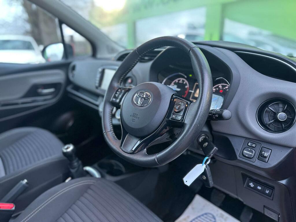 Toyota Yaris 1.0 Vvt-i Icon Euro 6 Red #2