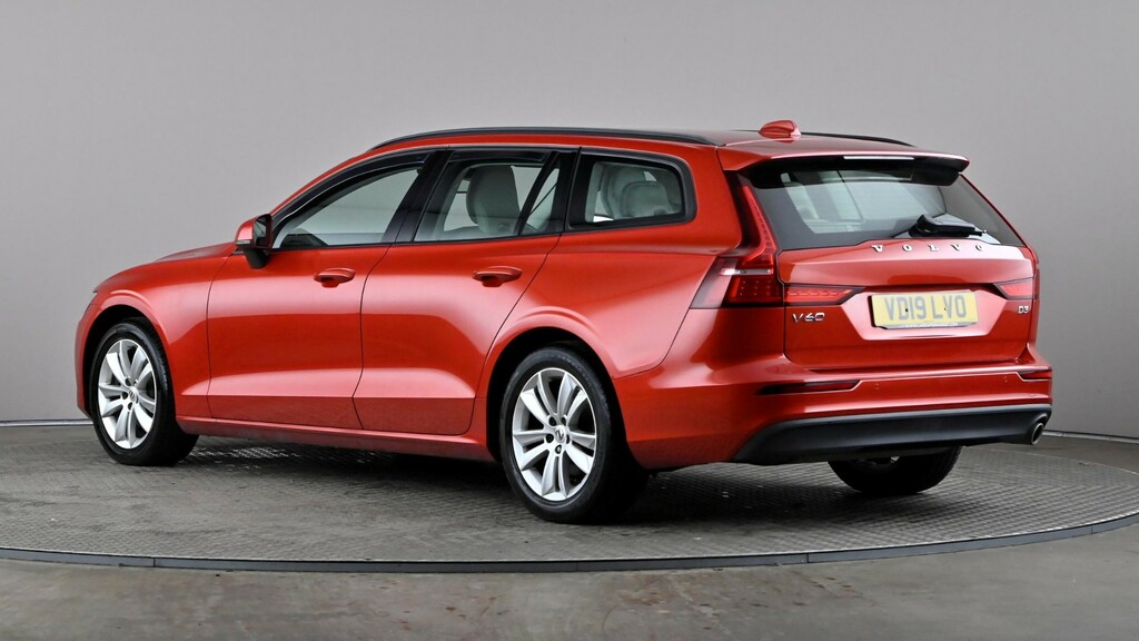 Volvo V60 2.0 D3 Momentum Red #4