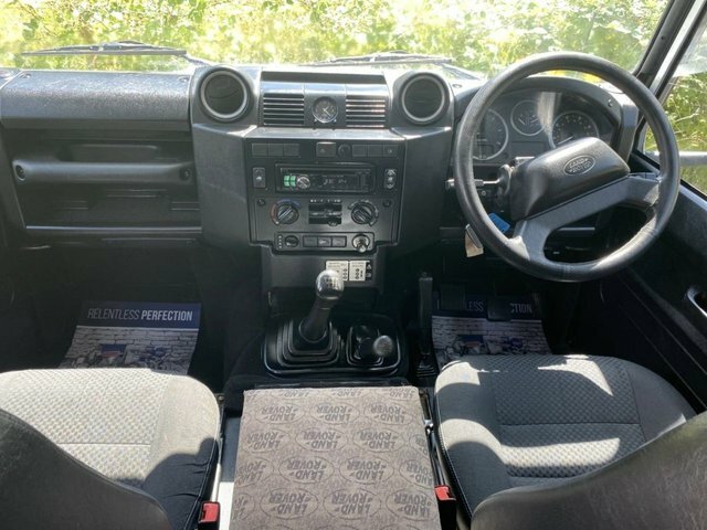 Land Rover Defender 2014 2.2 Tdci County Pickup Double Cab Silver #6