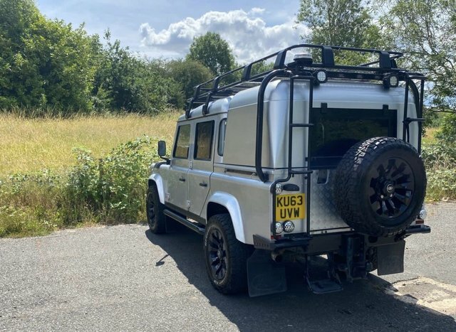 Land Rover Defender 2014 2.2 Tdci County Pickup Double Cab Silver #2