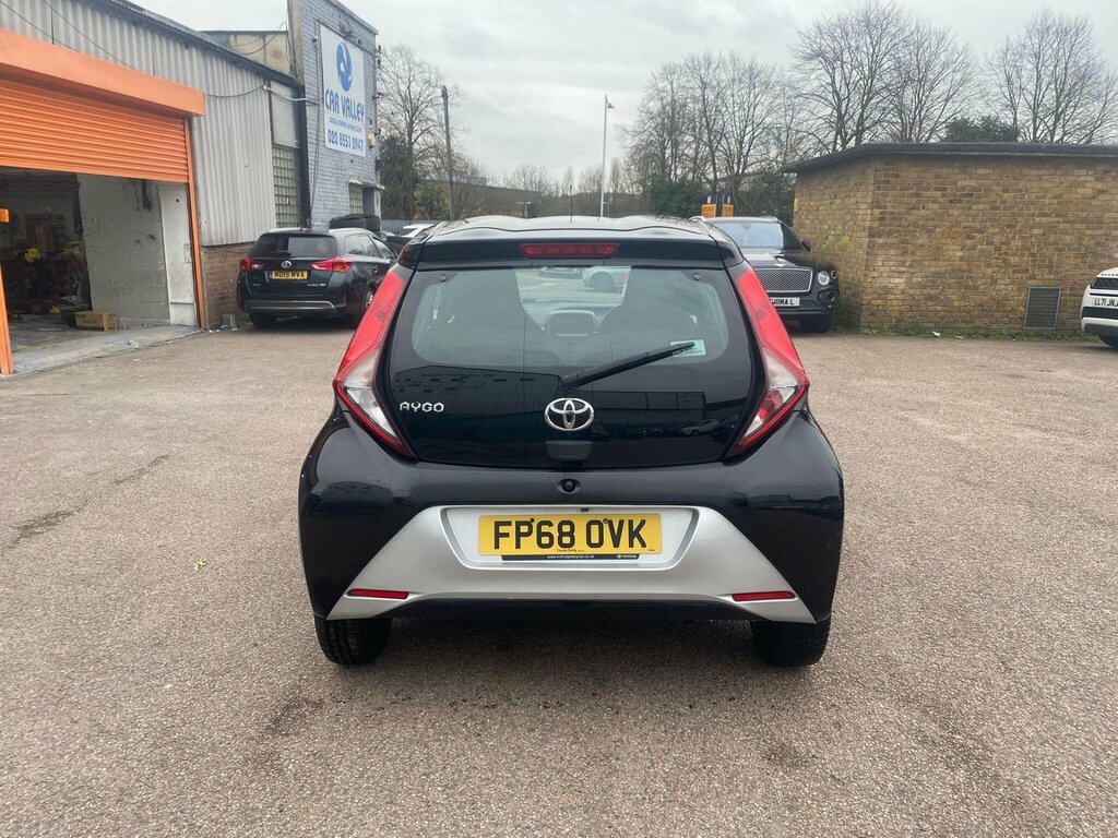 Toyota Aygo 1.0 Vvt-i X-play Euro 6 FP68OVK Black #4