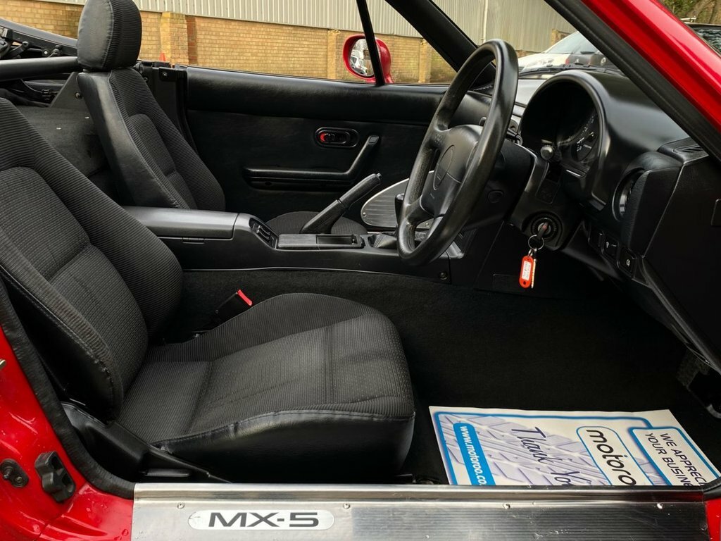 Mazda MX-5 1.6 2dr Red #11