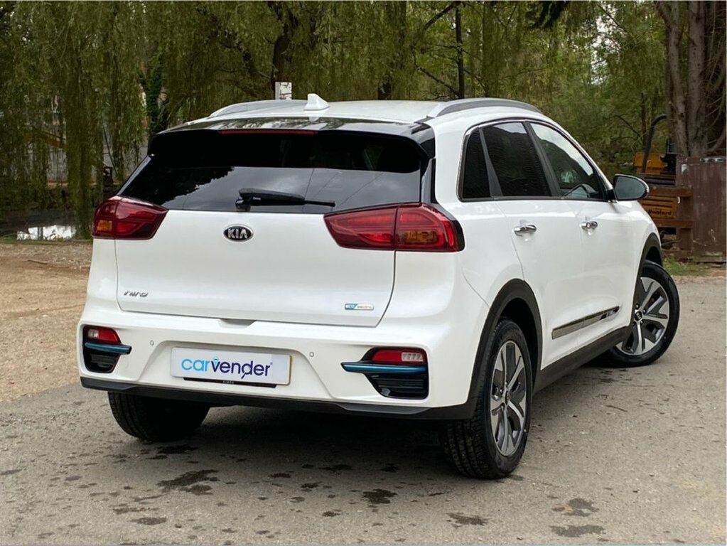 Kia Niro Estate SP70YVW White #4