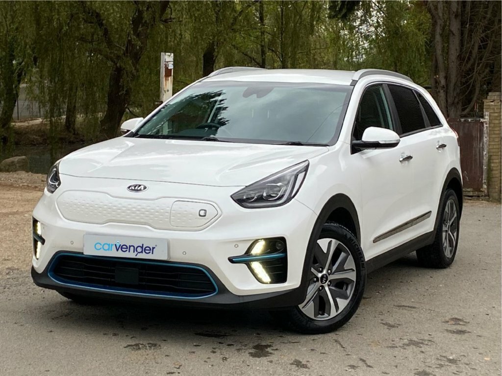 Kia Niro Estate SP70YVW White #2