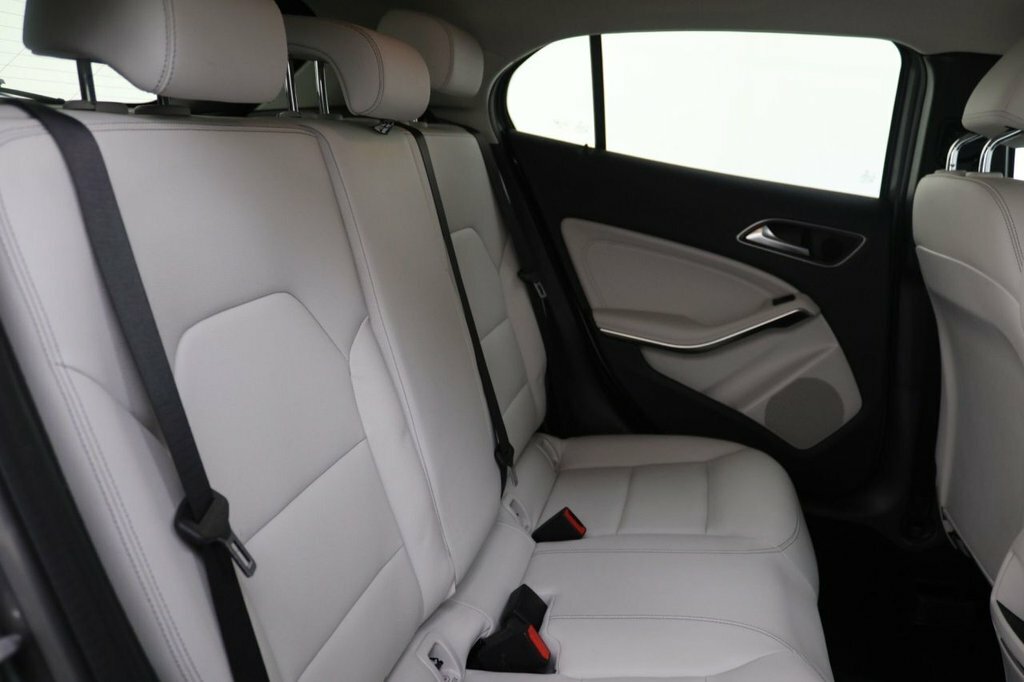 Mercedes-Benz GLA Class 1.6L Se Grey #3