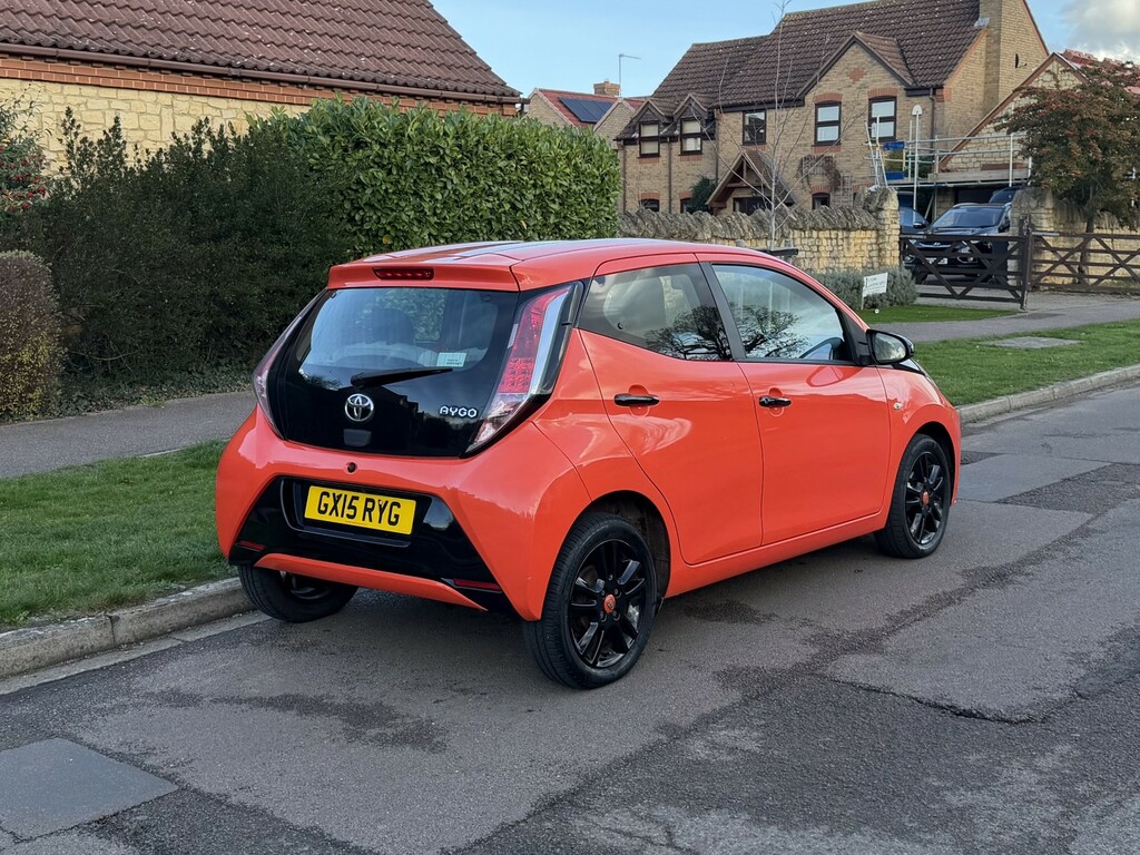 Toyota Aygo 1.0 Vvt-i X-cite 201515 GX15RYG Orange #4