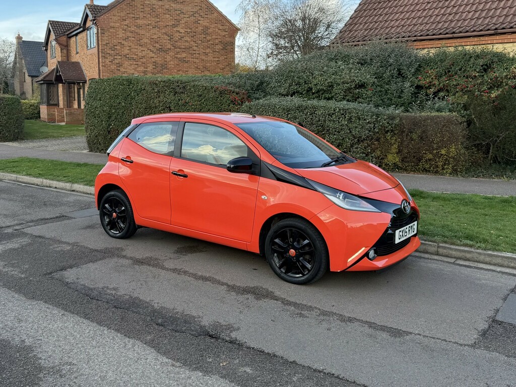 Toyota Aygo 1.0 Vvt-i X-cite 201515 GX15RYG Orange #2