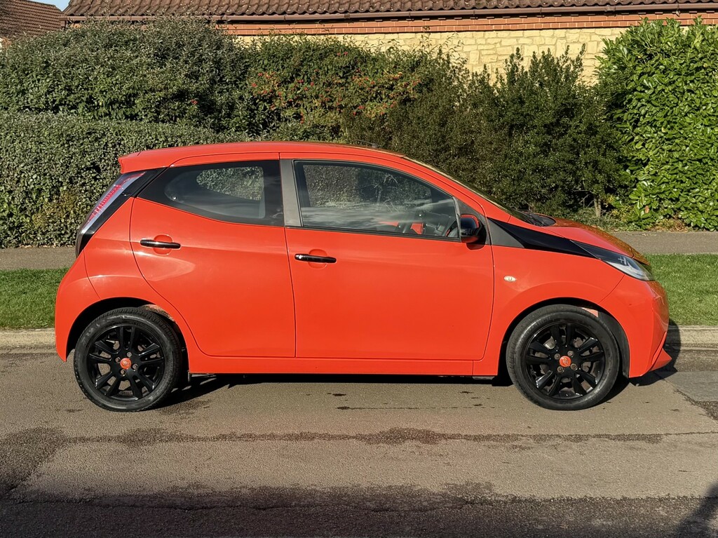 Toyota Aygo 1.0 Vvt-i X-cite 201515 GX15RYG Orange #3