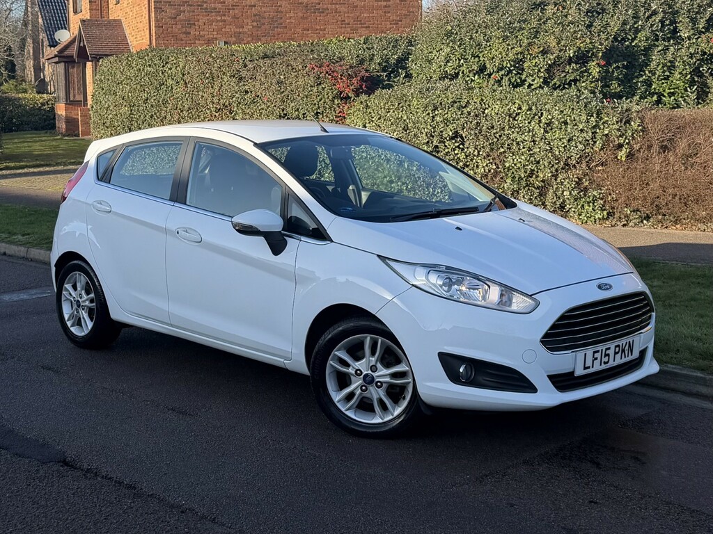 Ford Fiesta 1.3 Zetec 201515 White