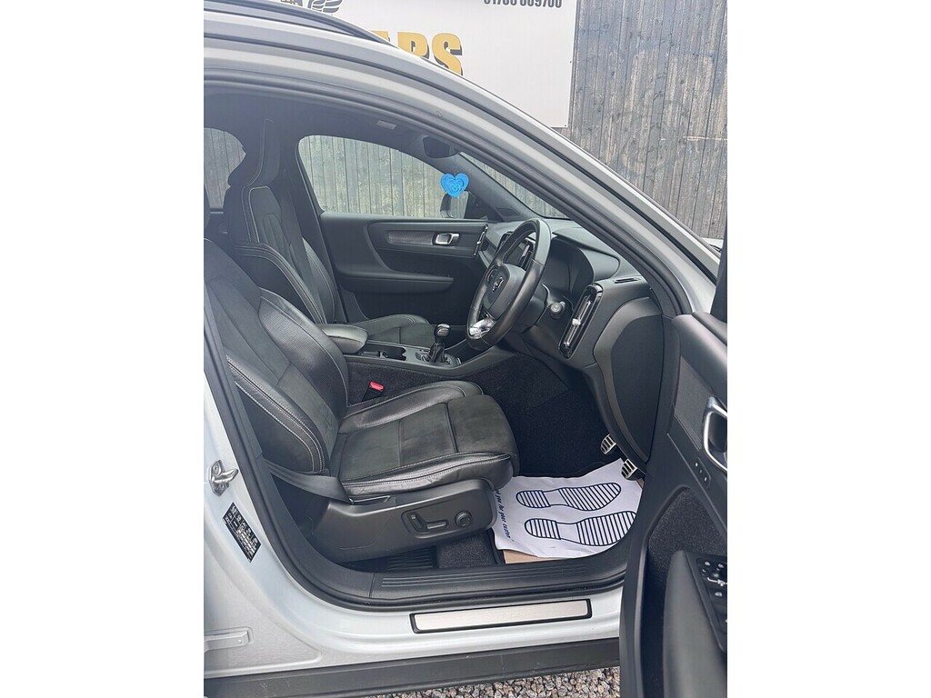Volvo XC40 D3 R-design Pro Silver