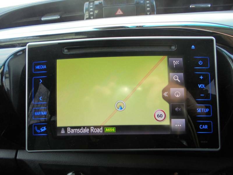 Toyota HILUX Invincible X Dcab Pick Up 2.4 D-4d - 2017 6 WD66GNZ Red #6