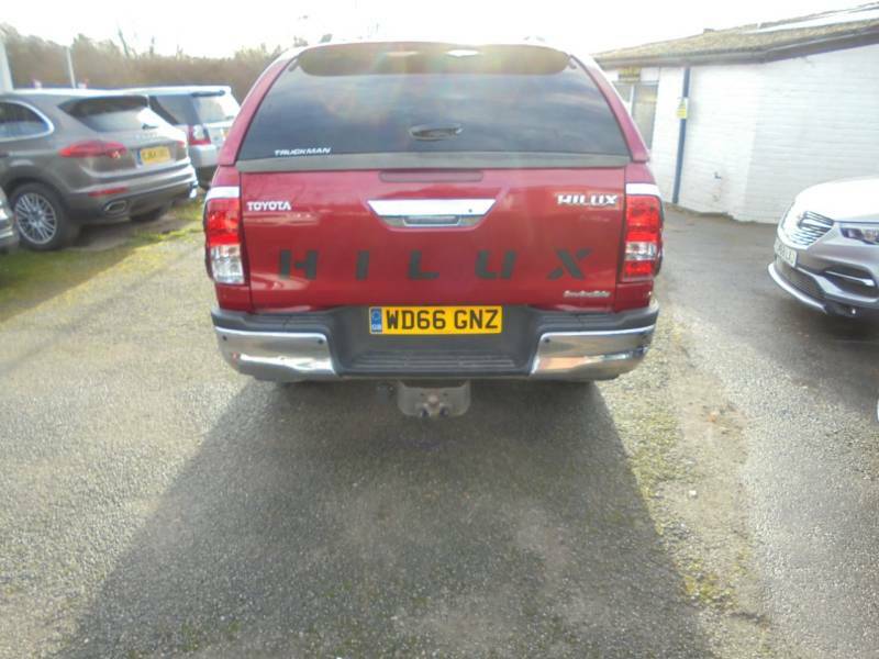 Toyota HILUX Invincible X Dcab Pick Up 2.4 D-4d - 2017 6 WD66GNZ Red #3