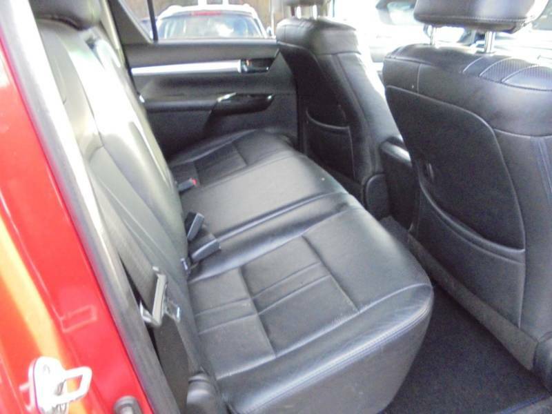 Toyota HILUX Invincible X Dcab Pick Up 2.4 D-4d - 2017 6 WD66GNZ Red #5