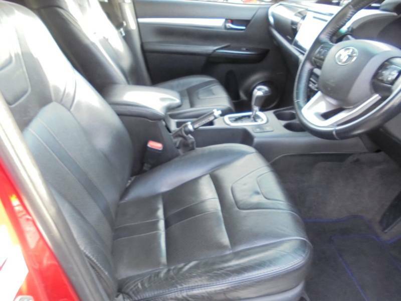 Toyota HILUX Invincible X Dcab Pick Up 2.4 D-4d - 2017 6 WD66GNZ Red #4