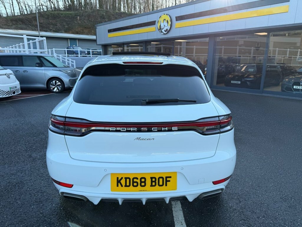 Porsche Macan Suv KD68BOF White #6