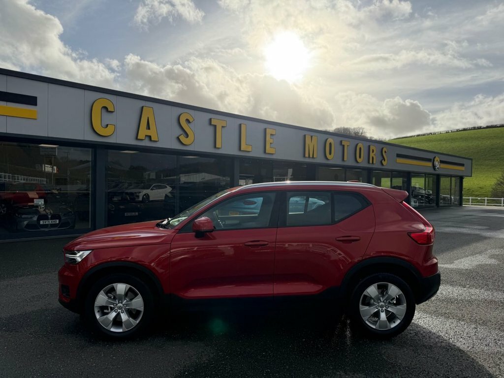 Volvo XC40 2L Momentum Red #4