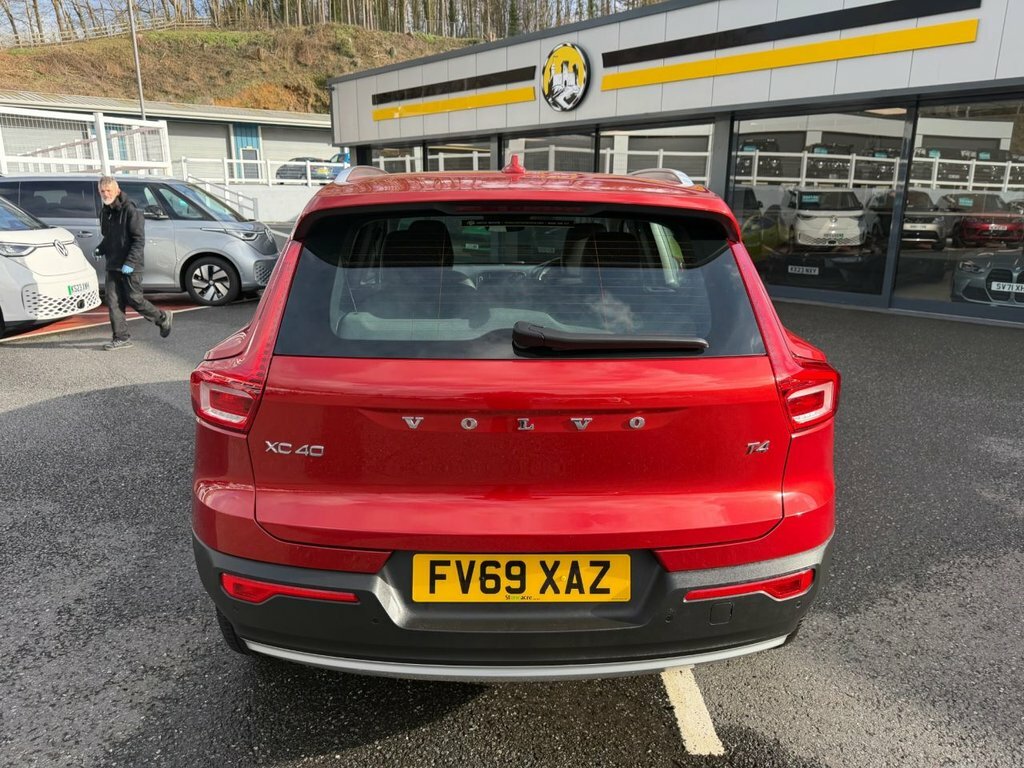 Volvo XC40 2L Momentum Red #6