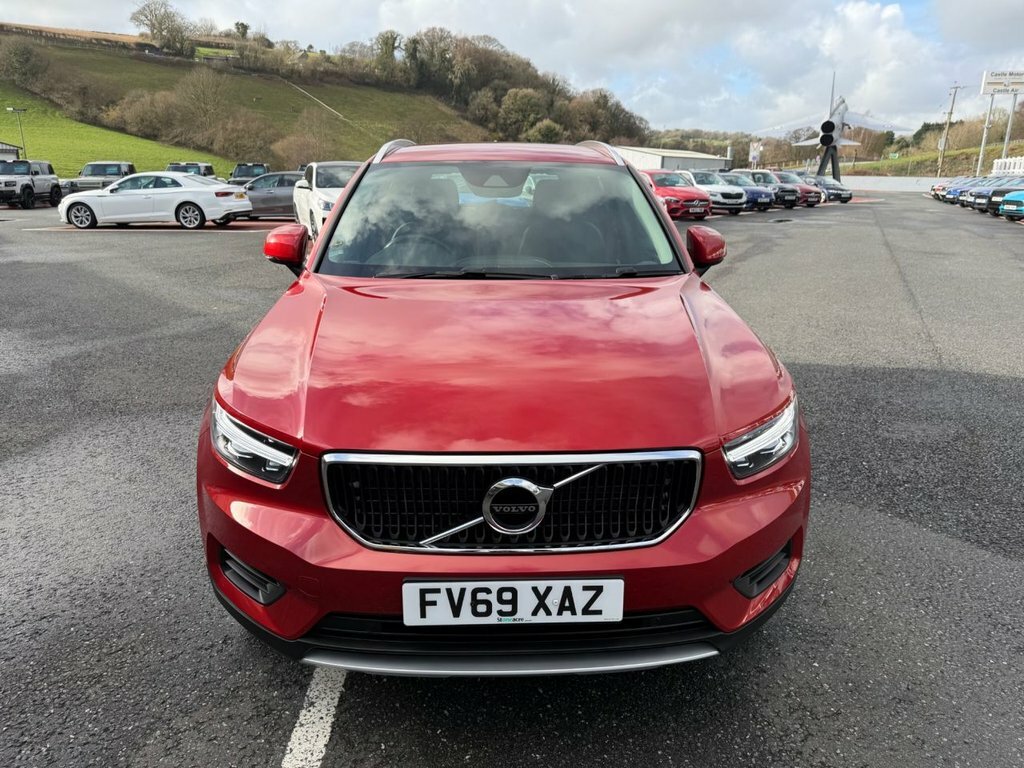 Volvo XC40 2L Momentum Red #2