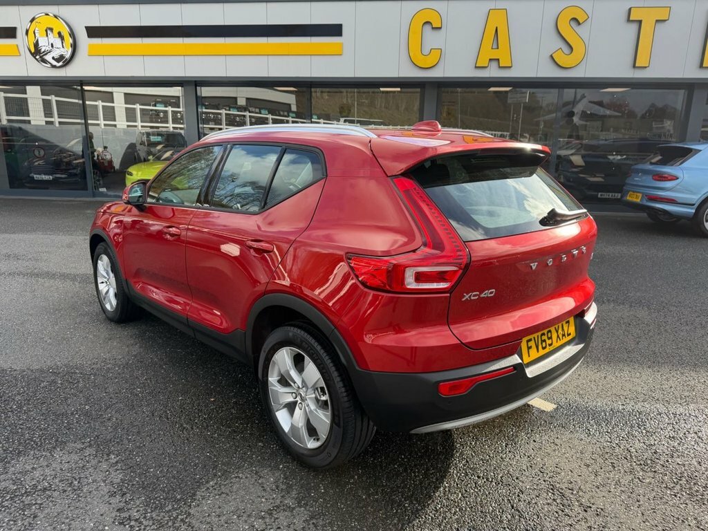 Volvo XC40 2L Momentum Red #5
