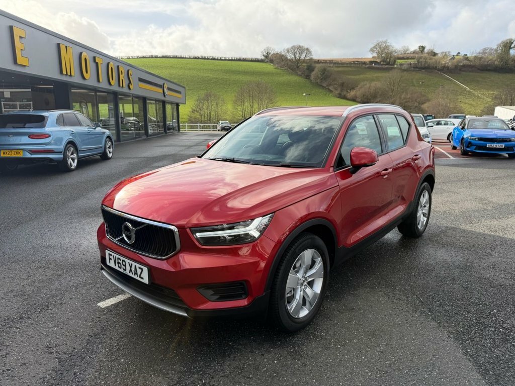 Volvo XC40 2L Momentum Red #3