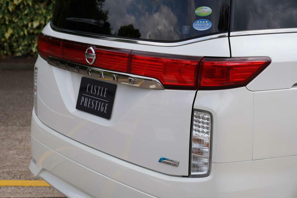 Nissan Elgrand Mpv 2.5 Xg 4Wd 8 Seats 201111 White #5