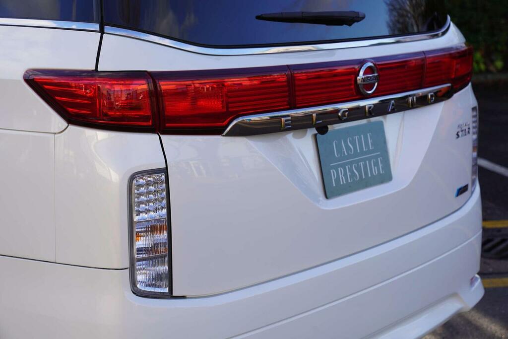 Nissan Elgrand Mpv 2.5 Highway Star 7 Seats 201212 White #6