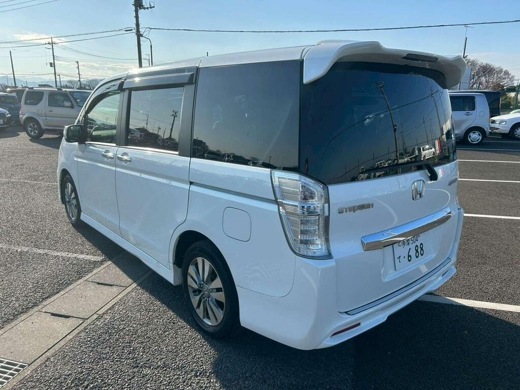 Honda StepWagon Mpv 2.0 Spada Z 7 Seats 201313 White #4