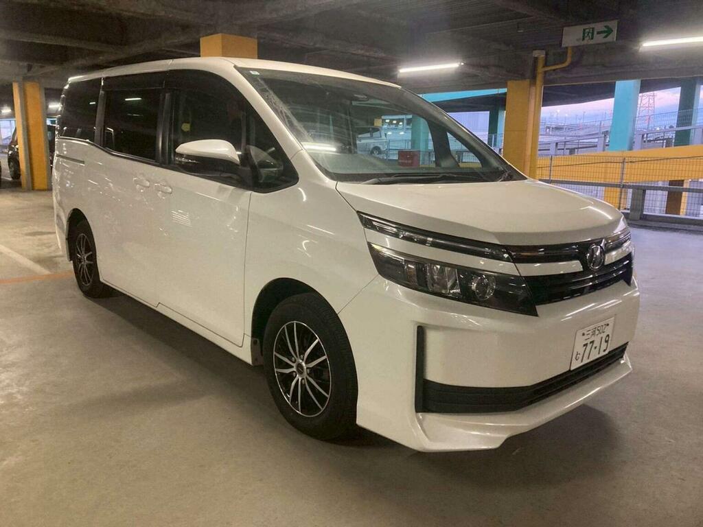 Toyota Voxy Mpv 2.0 X 7 Seats 201616 White