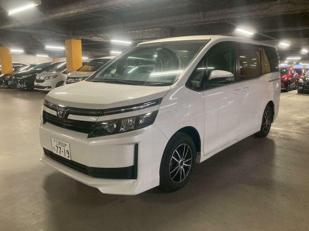 Toyota Voxy Mpv 2.0 X 7 Seats 201616 White #4