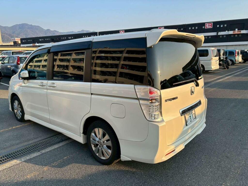 Honda StepWagon Mpv 2.0 Spada Z 7 Seats 201160 White #3