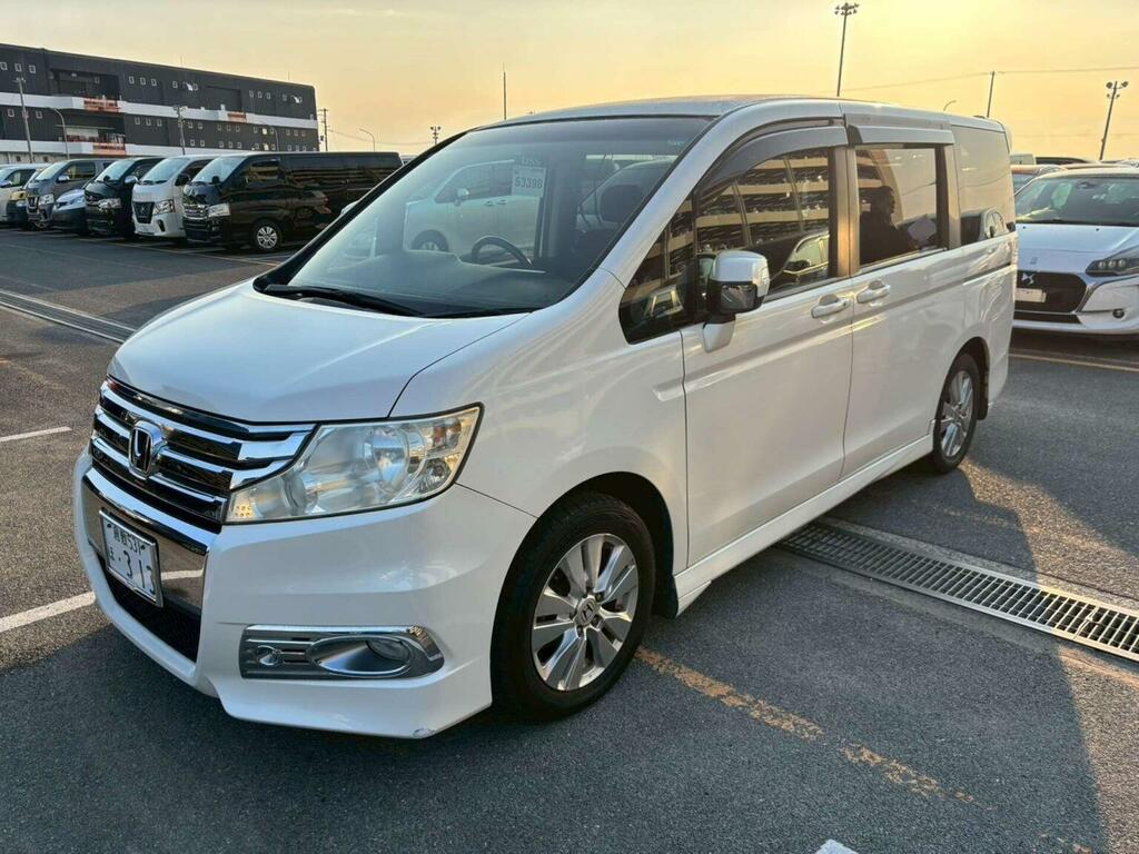Honda StepWagon Mpv 2.0 Spada Z 7 Seats 201160 White #4