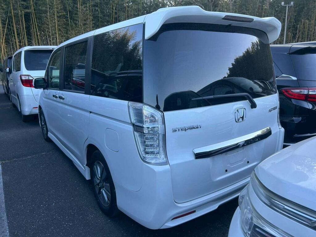 Honda StepWagon Mpv 2.0 Spada Z 8 Seats 201515 White #3