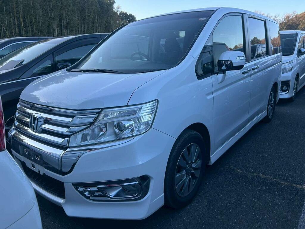 Honda StepWagon Mpv 2.0 Spada Z 8 Seats 201515 White #4