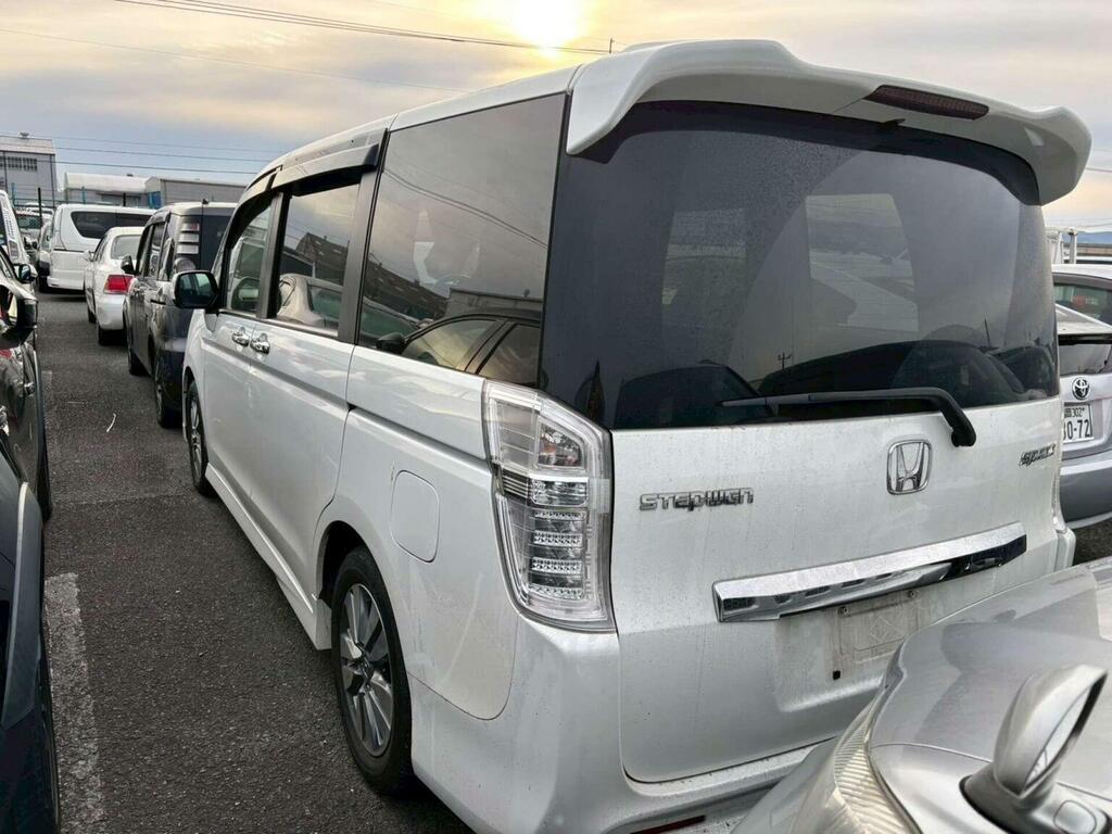 Honda StepWagon Mpv 2.0 Spada Z Inter Navi Selection 8 Seats White #3