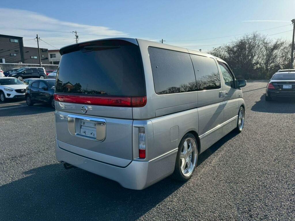 Nissan Elgrand Mpv 3.5 Highway Star 4Wd 8 Seats 200252 Silver #2
