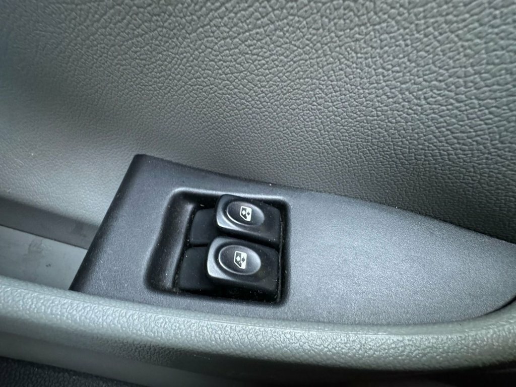 Nissan Kubistar Mpv White #15