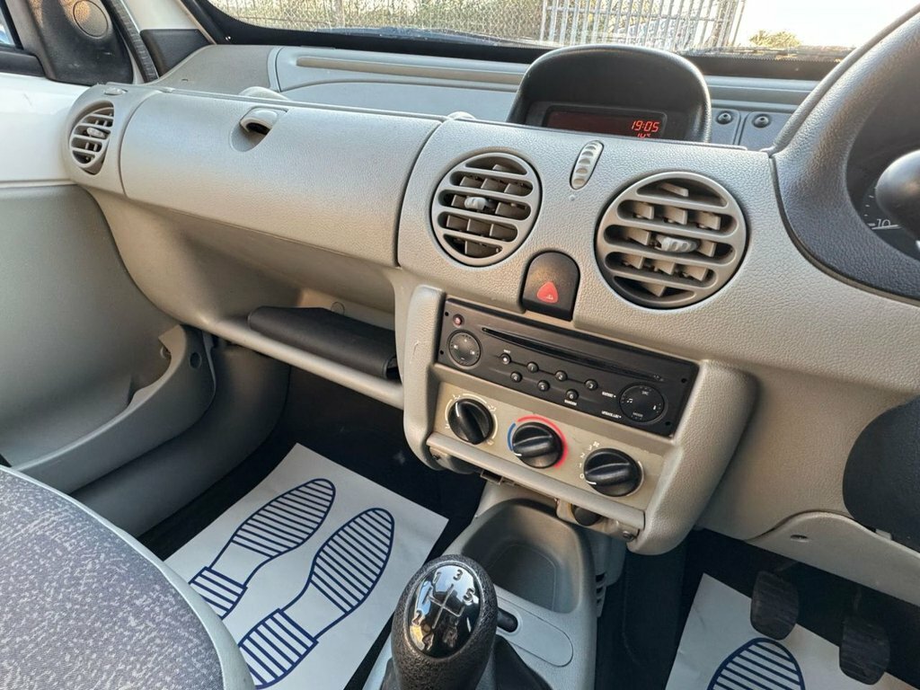 Nissan Kubistar Mpv White #16