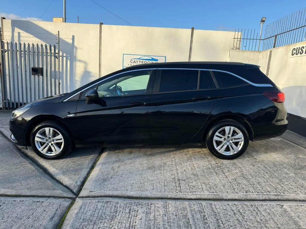 Vauxhall Astra 1.6L Design FJ66ZYB Black #2