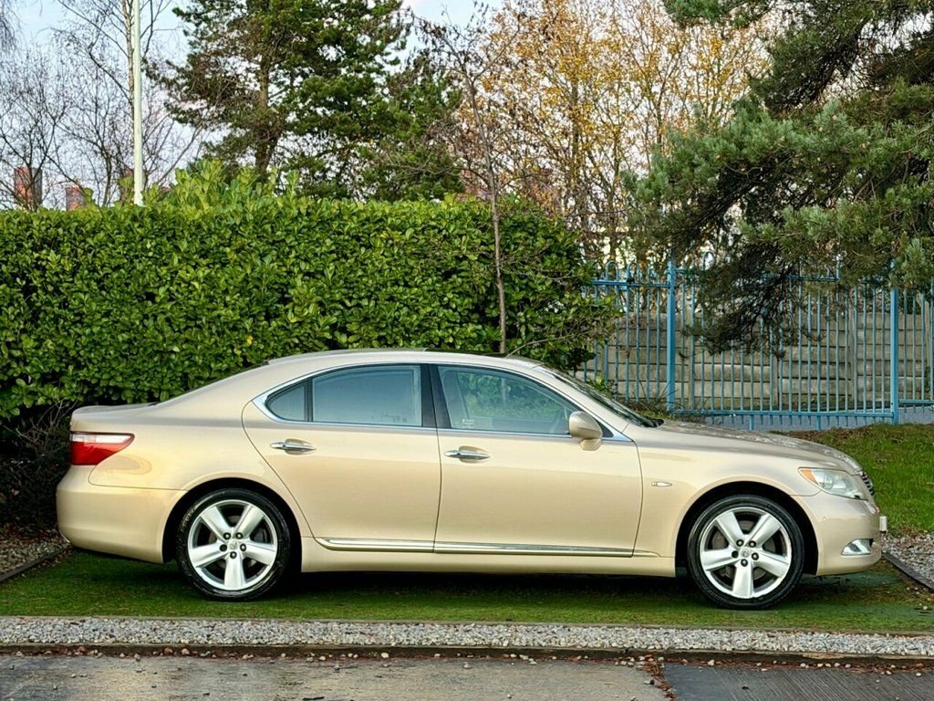 Lexus LS Saloon Brown #2