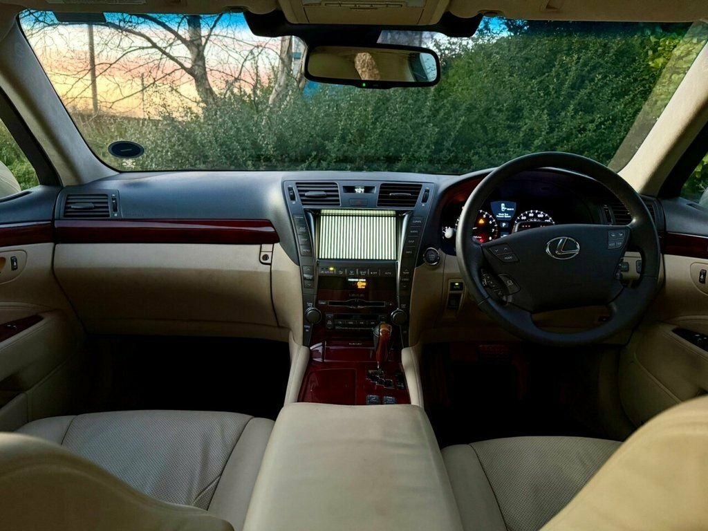 Lexus LS Saloon Brown #3