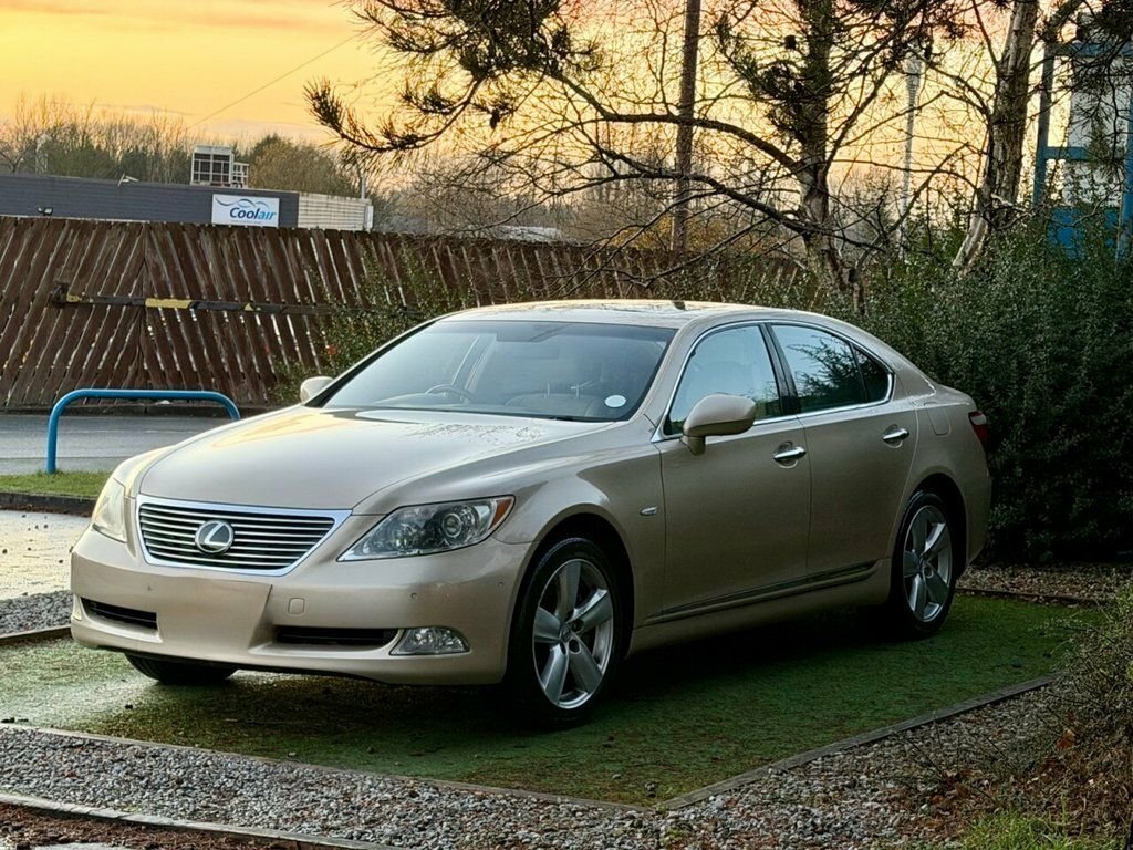 Lexus LS Saloon Brown #4