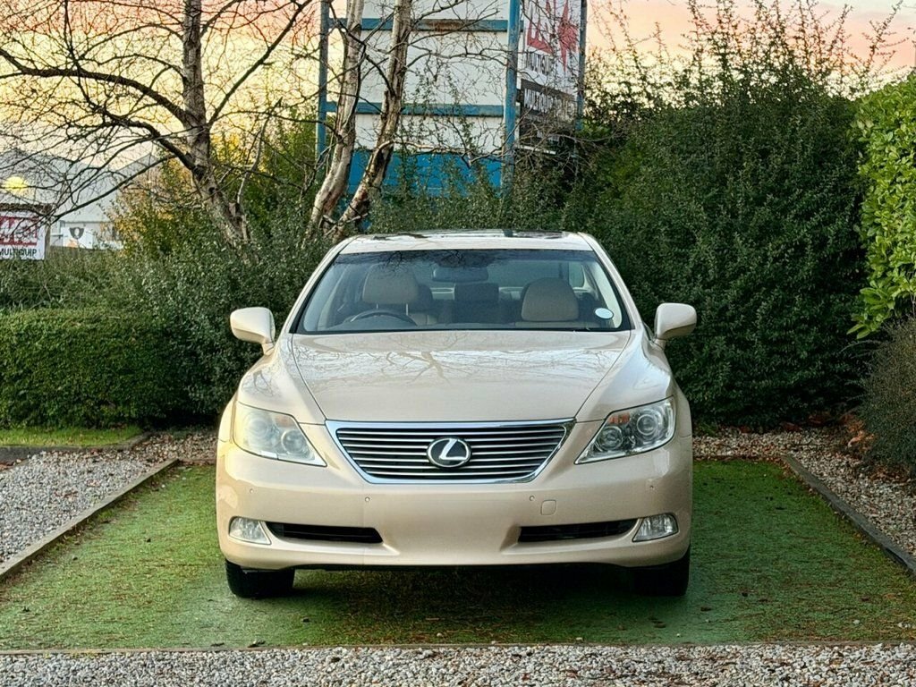 Lexus LS Saloon Brown #6