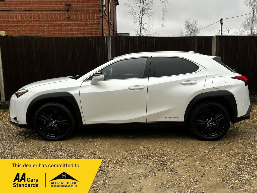 Lexus UX 300E White