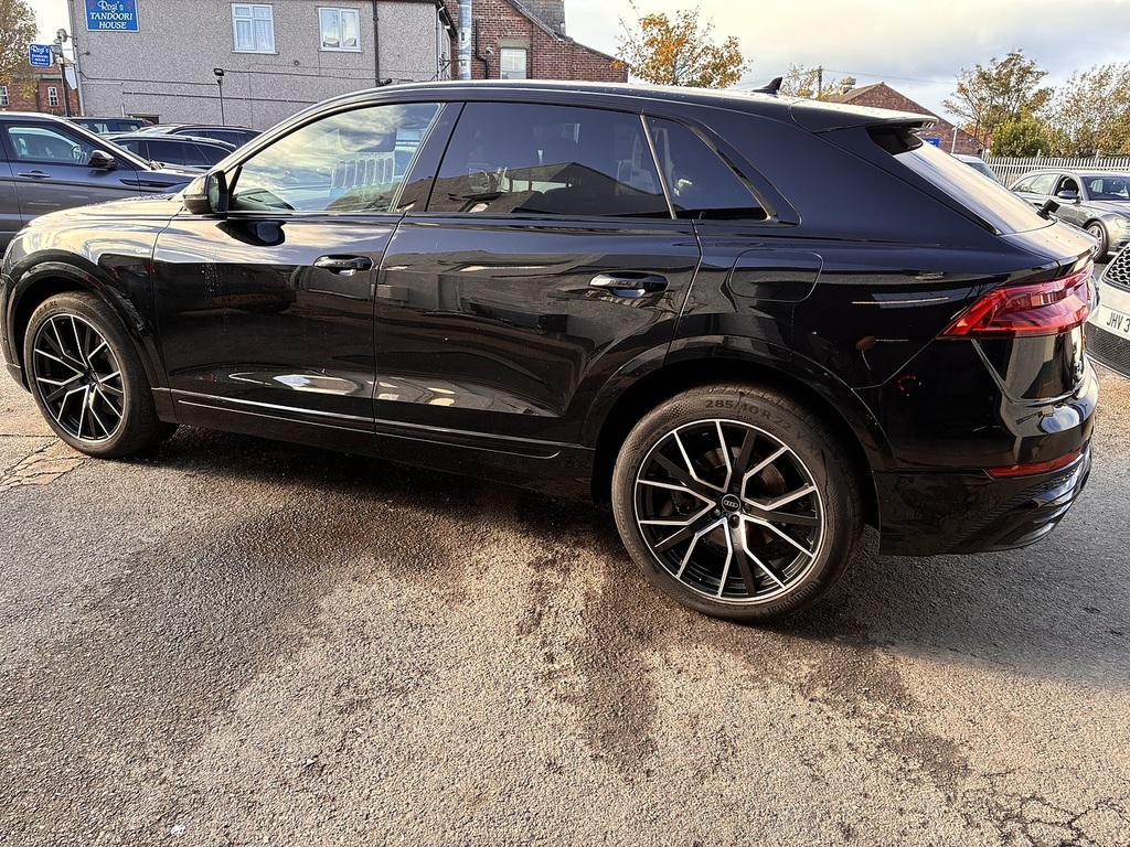 Audi Q8 Tfsie V6 Black Edition Black #4