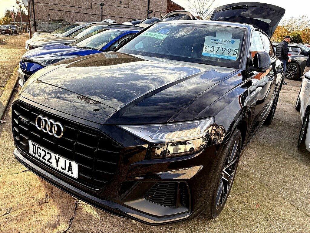 Audi Q8 Tfsie V6 Black Edition Black #2