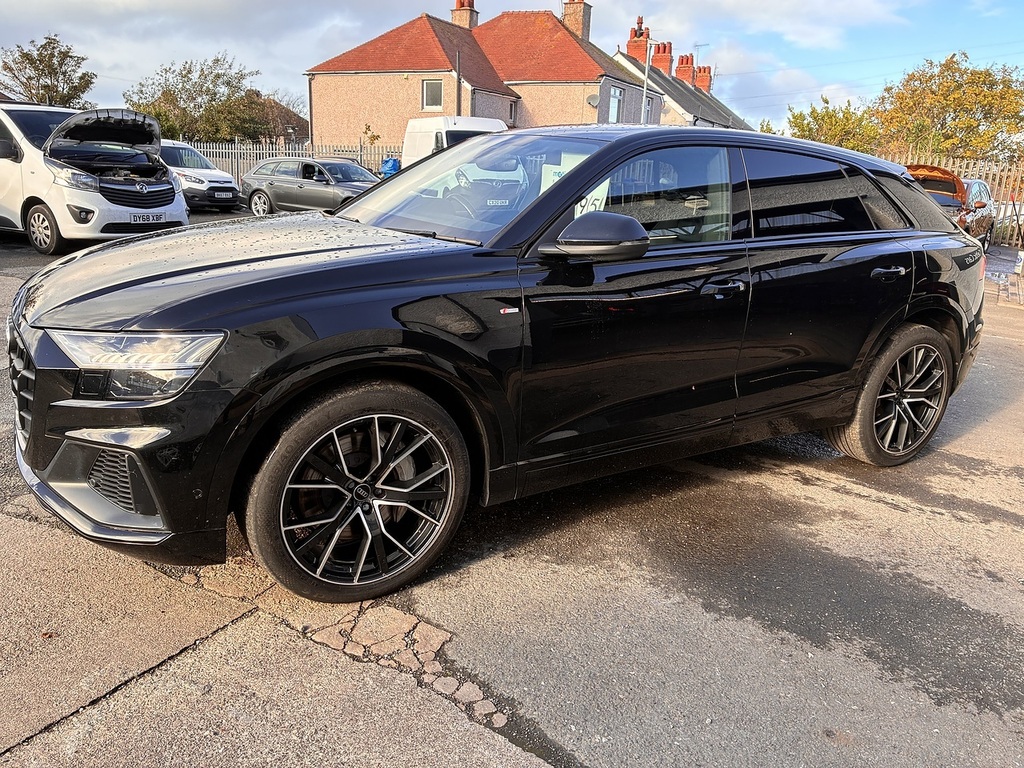 Audi Q8 Tfsie V6 Black Edition Black #5